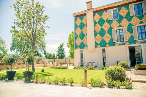 Roland Paix - Lieux d'évènements - Location Château St-Julien - Location lieux de mariage - Alpilles