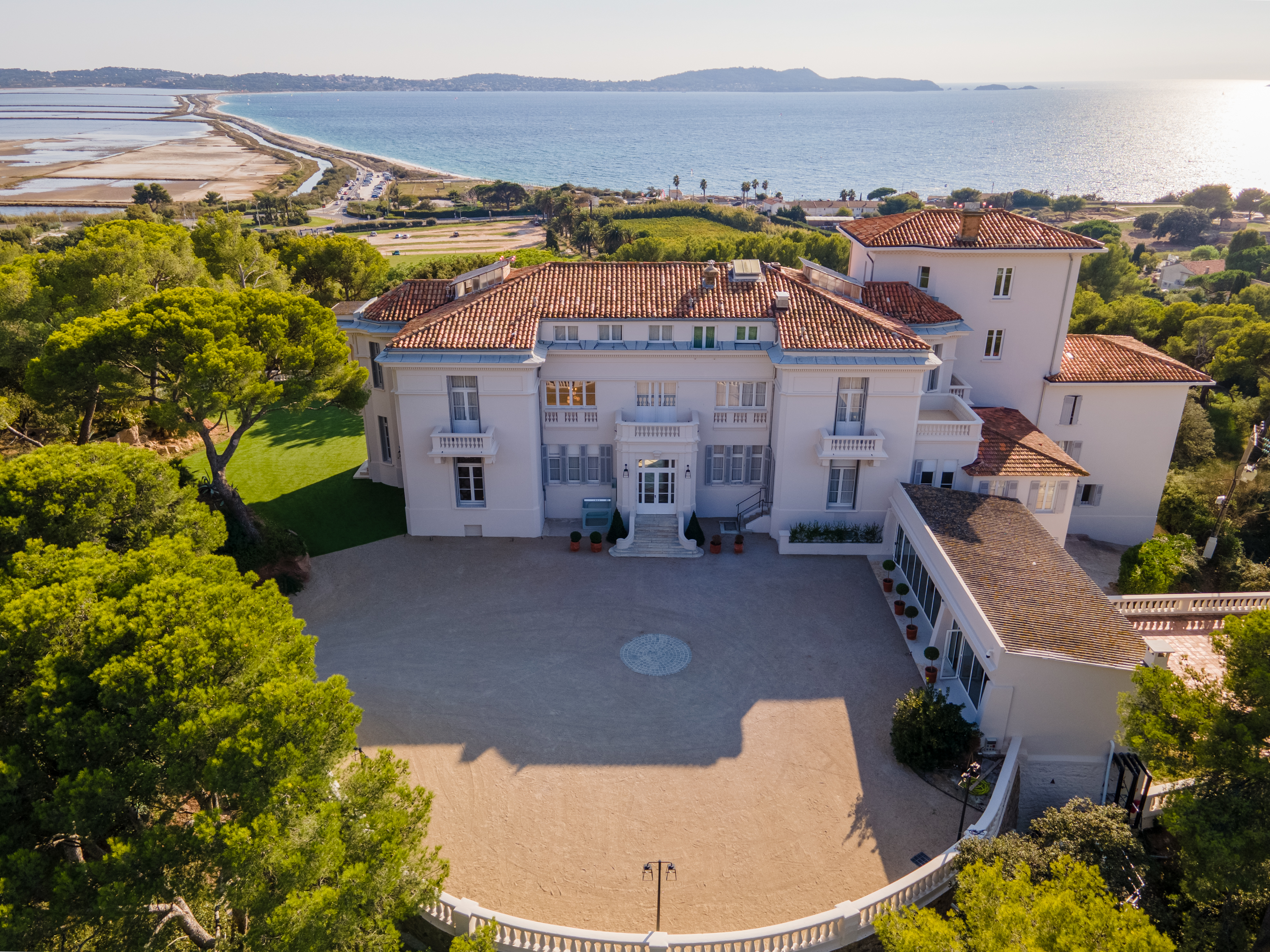 Roland Paix - Lieux d'évènements - Location Castel Bay - Var