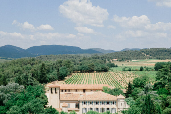 Roland Paix - lieu d'événement Location Château de Pradines - location lieu mariage - Luberon